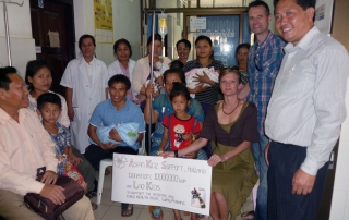 Overhandiging van de Cheque in het ziekenhuis van Luang Prabang